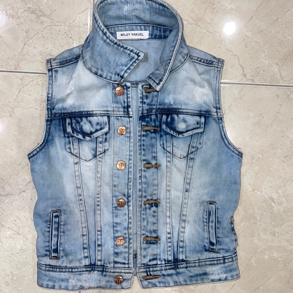 Tractr Kids, sleeveless denim, jean jacket, distressed, blue medium, adorable!
